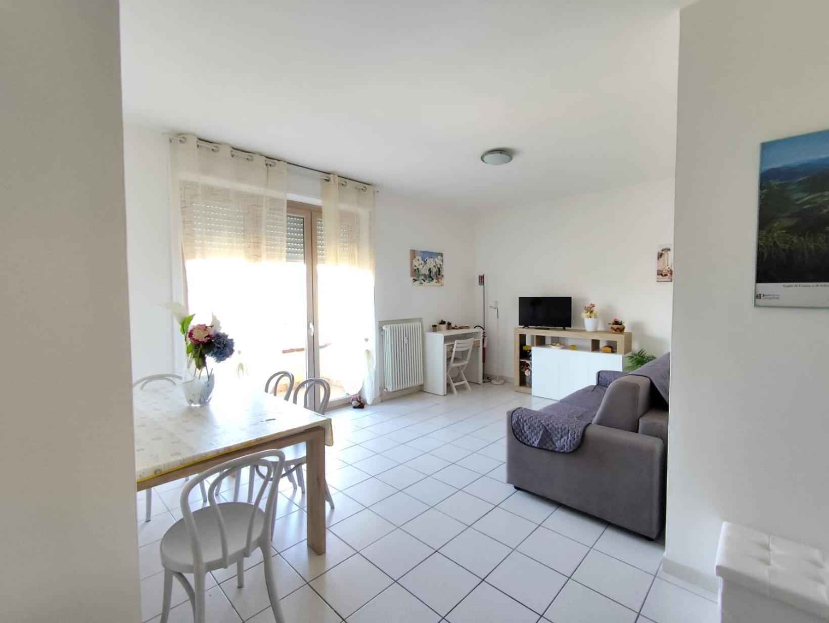 Residenza Tiziana Apartman Luino Kültér fotó