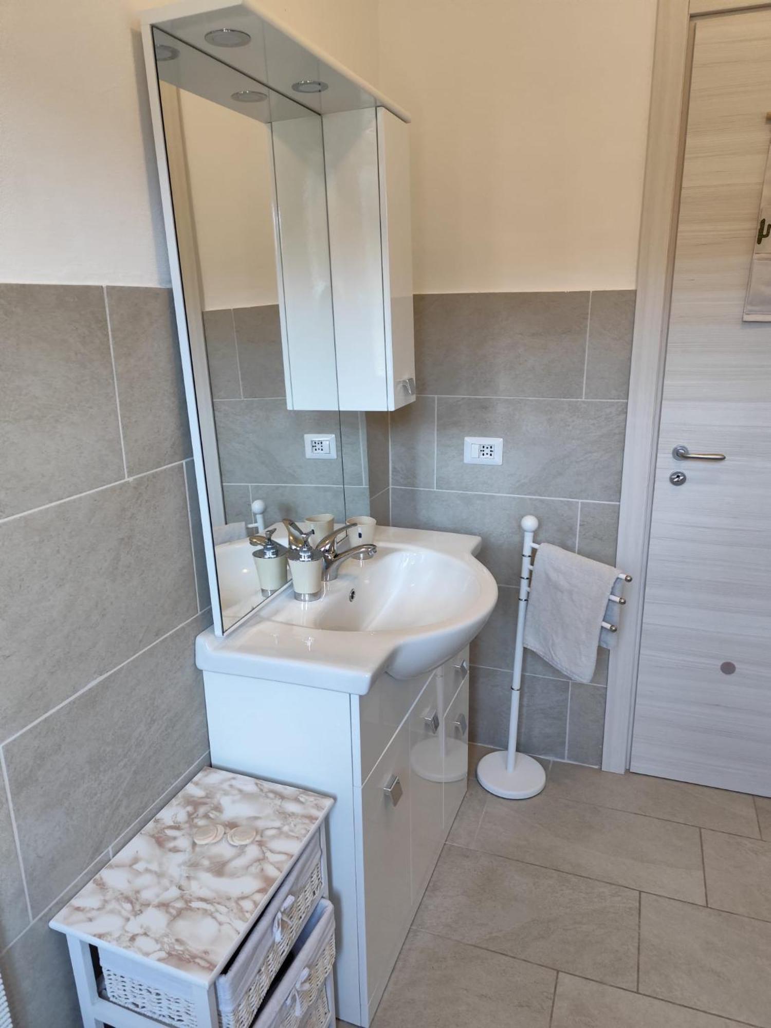 Residenza Tiziana Apartman Luino Kültér fotó